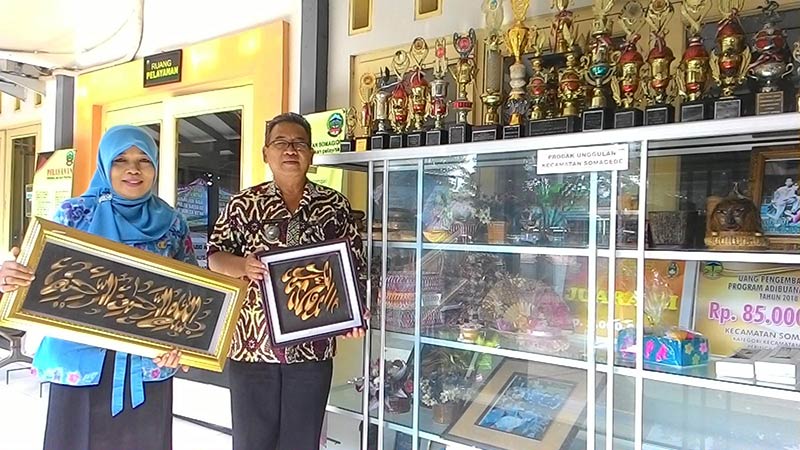 Perajin Kaligrafi Somagede Butuh Bantuan Modal