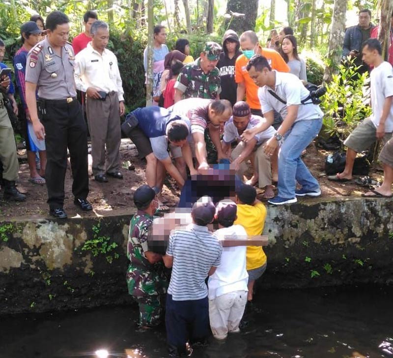 Hendak Beri Makan Ikan, Duda Meninggal Tercebur Kolam