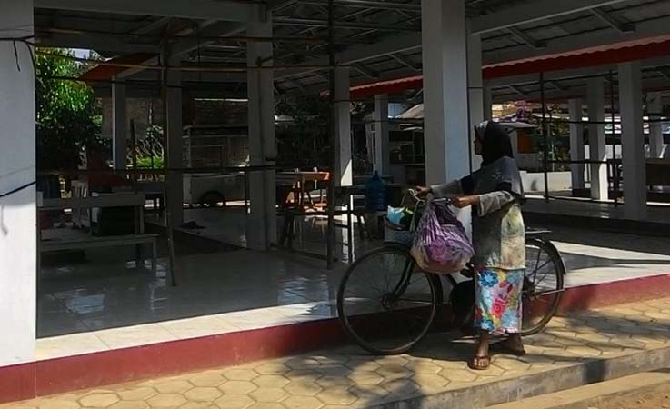 Pasar Desa Karanggedang Kembali Sepi