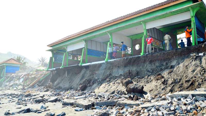 Abrasi Pantai Suwuk, Kerugian Capai Rp 3 M