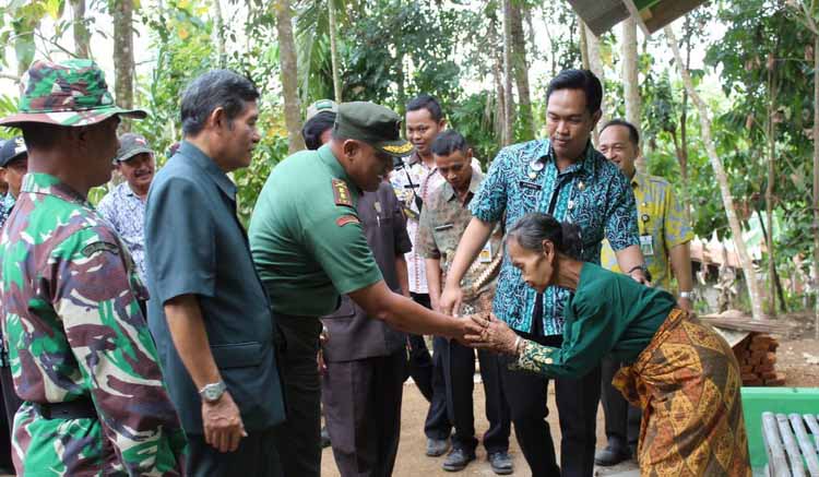 TMMD Rehab 12 Rumah Tak Layak Huni