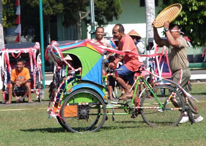 Lomba Balap Becak Meriah