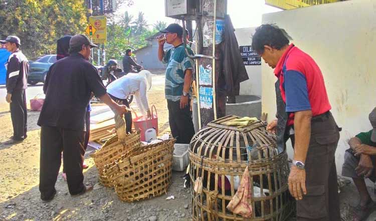 Pedagang Unggas Wijahan Susah Diatur