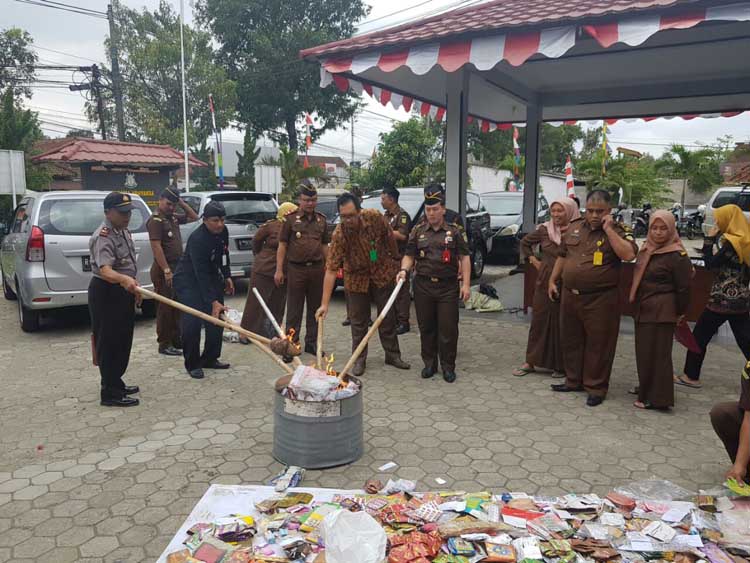 Ribuan Barbuk Narkotika dan Psikotropika Dimusnahkan