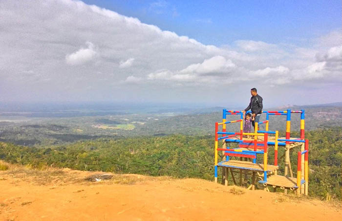 Bukit Pangonan Kemranjen Minim Fasum