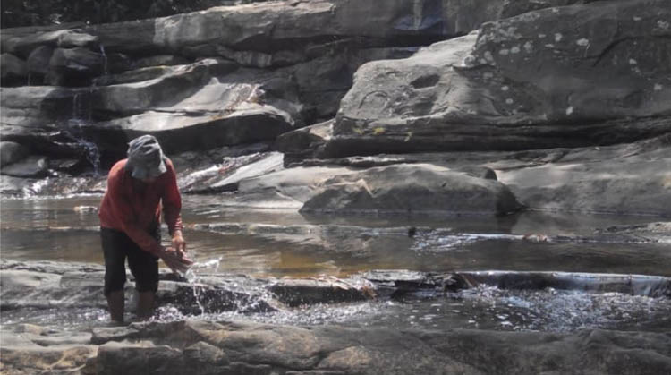 Debit Air Turun, Curug Nangga Sepi Pengunjung