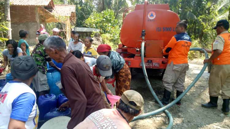 Delapan Kecamatan Krisis Air Bersih