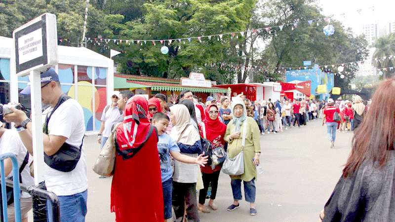 Ingin Koleksi Marchandise Masuk Store Harus Antri