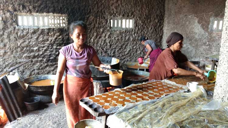 Produksi Gula Jawa Turun Drastis