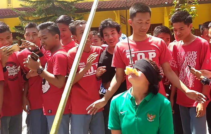 Timnas Putri Juara Makan Krupuk