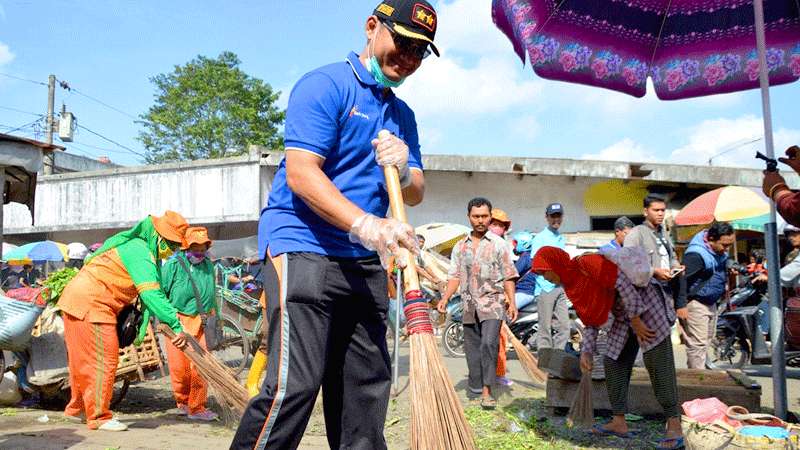 85 Ribu Warga Kabupaten Kebumen Lakukan Aksi Pungut Sampah