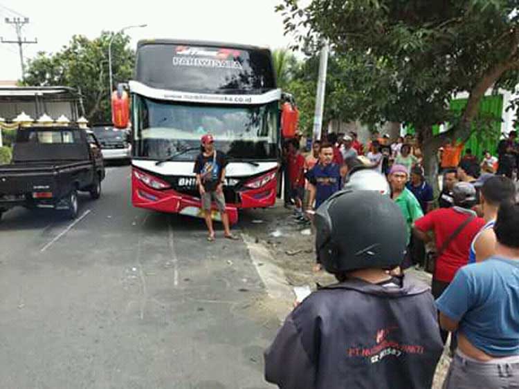 Nyalip, Pemotor Tertabrak Bus