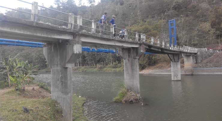 Tiang Ambles, Jembatan Tajum Mengkhawatirkan