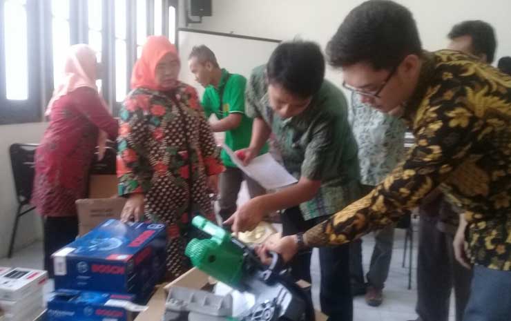 KUB Agun Mandiri Terima Bantuan Alat Usaha