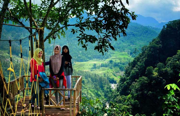 Wisata Alam Berisiko Rusak Hutan