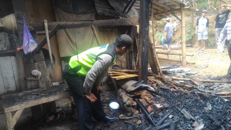 Lupa Matikan Tungku, Dapur Ludes Terbakar