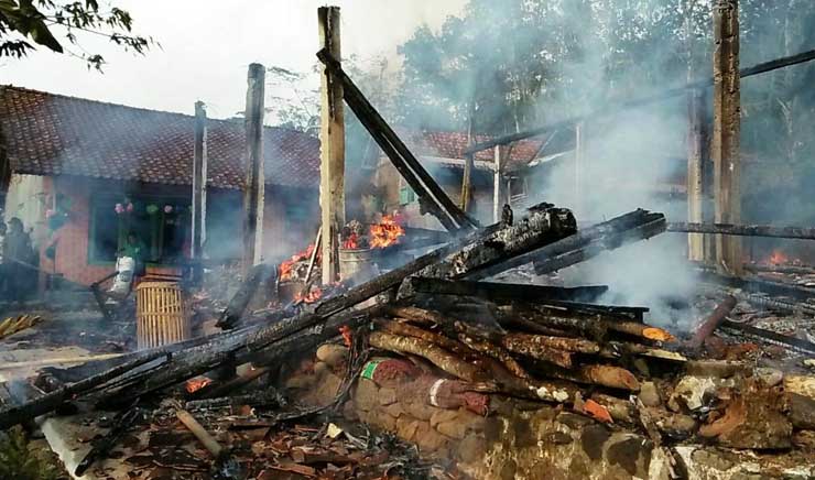 Kebakaran di Kracak, Satu Rumah Ludes Terbakar