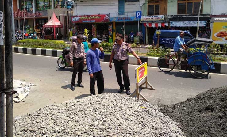 Tumpukan Material di Jensoed Dikeluhkan