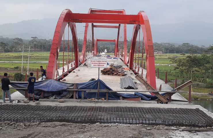 Terlambat, Jembatan Sungai Gintung Ditarget 10 Hari Lagi