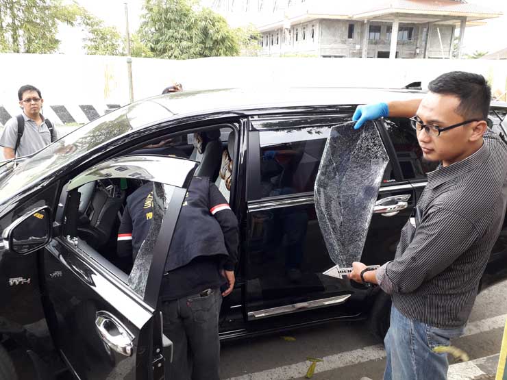 Kaca Mobil Anggota Dewan Dipecah