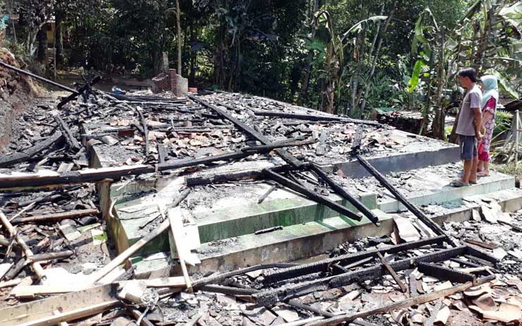 Tungku Menyala, Rumah Ludes Terbakar