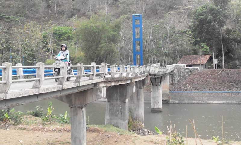 Warga Terus Mendesak Perbaikan Jembatan Sungai Tajum