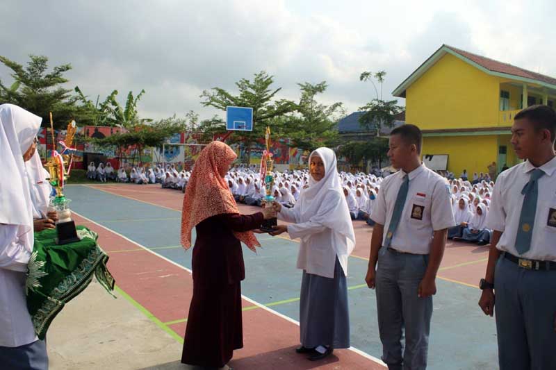 Siswa Berprestasi SMK Musaga Dapat Reward