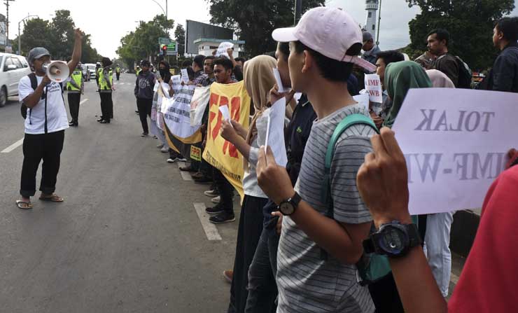 Tolak Kedatangan IMF di Bali