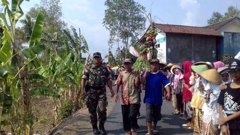 Air Sumur Jalatunda Diarak Keliling Kampung