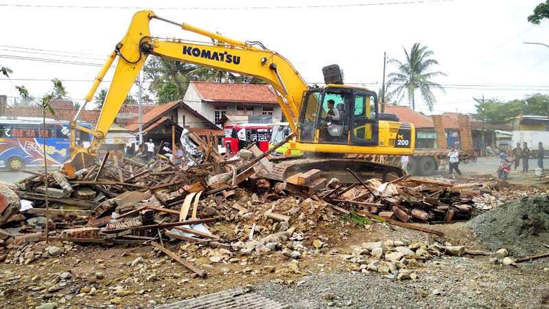 Ilegal, Sembilan Kios di Kawasan Kedungbener Kebumen Dibongkar