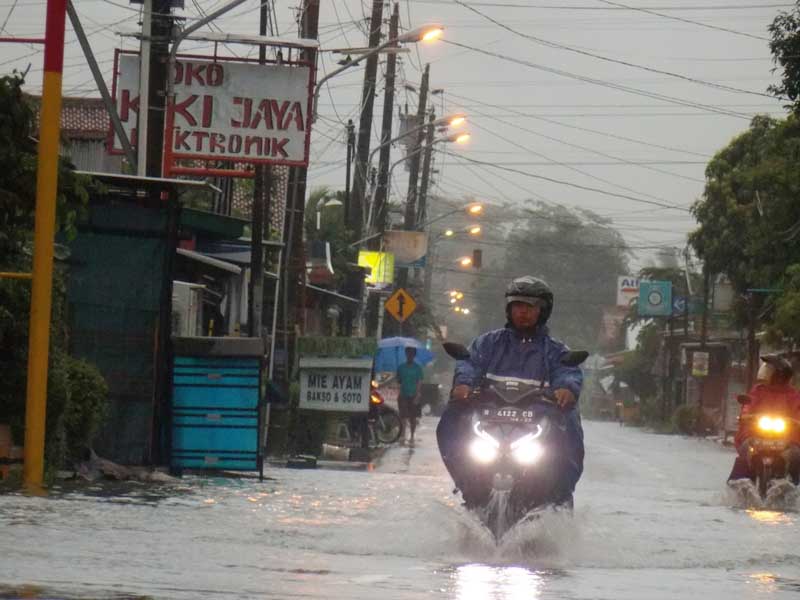 Jalan Utama Kroya Kian Parah