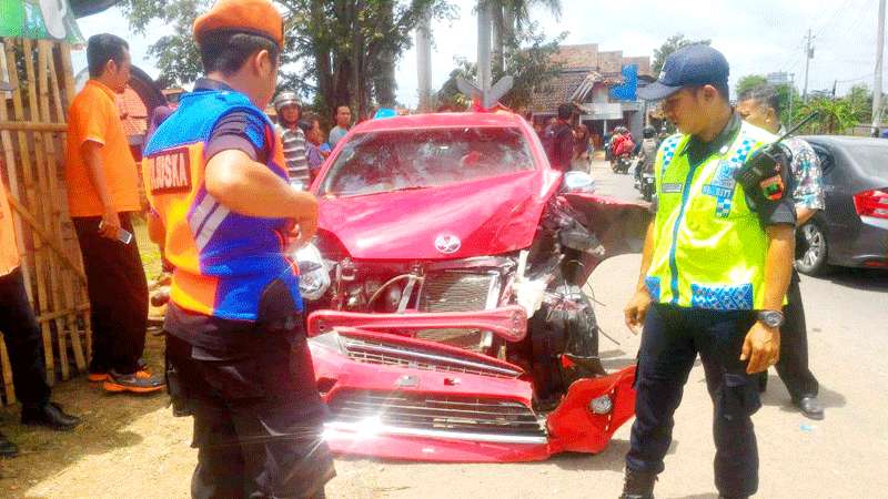 Mobil Agya Tertabrak KA Bogowonto