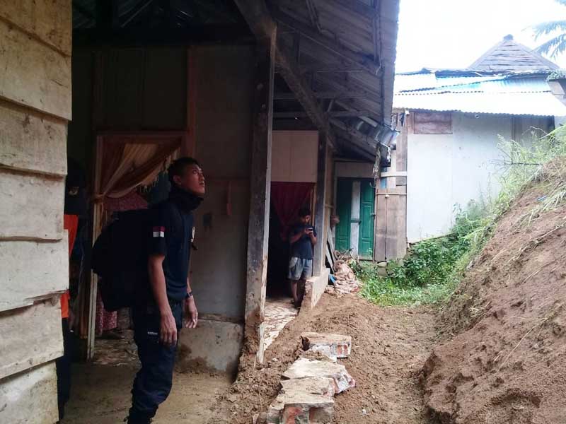 Terkena Longsoran, Satu Rumah Rusak Berat