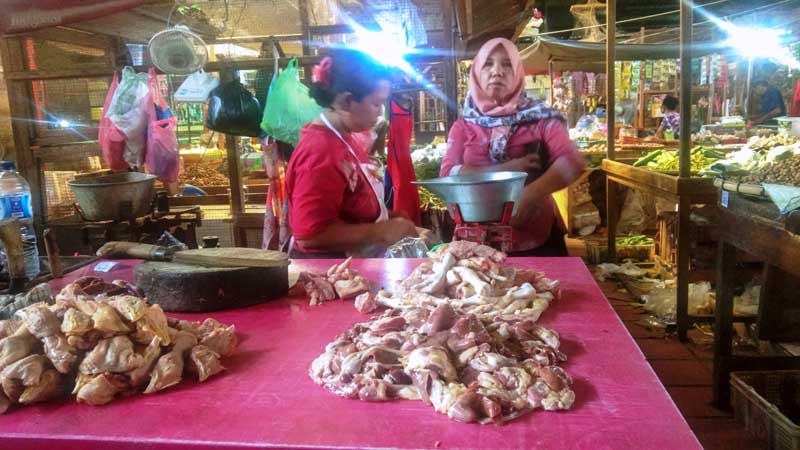 Harga Daging Ayam dan Telur Merangkak Naik