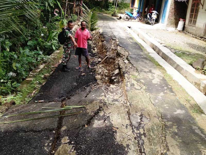 Jalan Ambles, Akses Dua Wilayah Nyaris Terputus