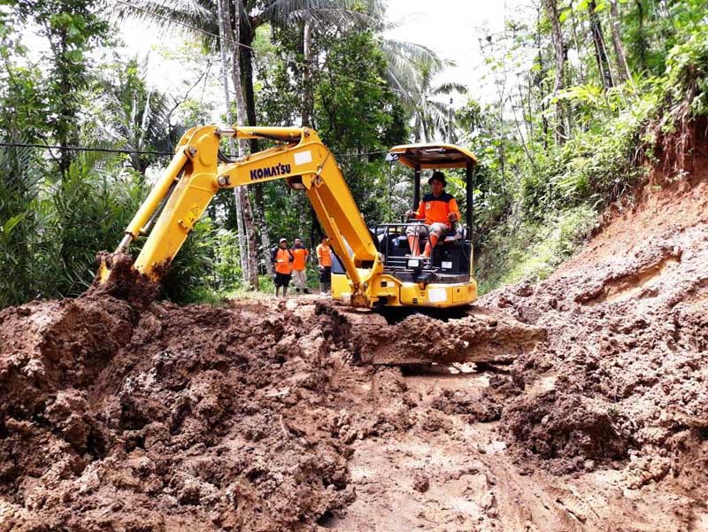 Jalan Susukan - Banyumas Tertutup Longsor