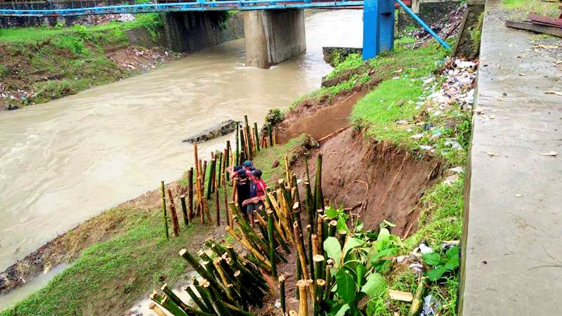 Tanggul Sungai Kedungbener Kebumen Longsor