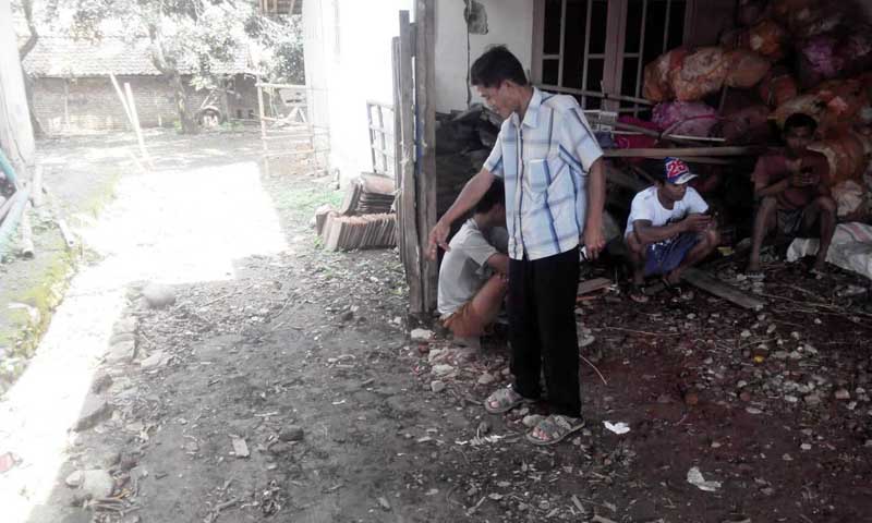 Mobil Pedagang Sayur Digasak Maling