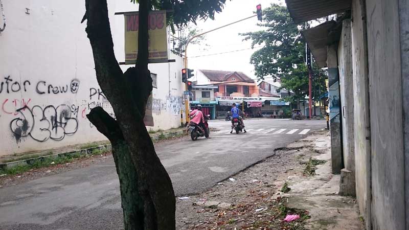 Dikeluhkan, Jalan Sempit dan Aspal Mengelupas