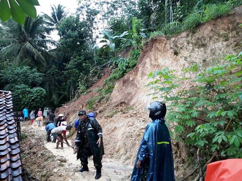 Hujan Deras, Picu Longsor di Lima Lokasi