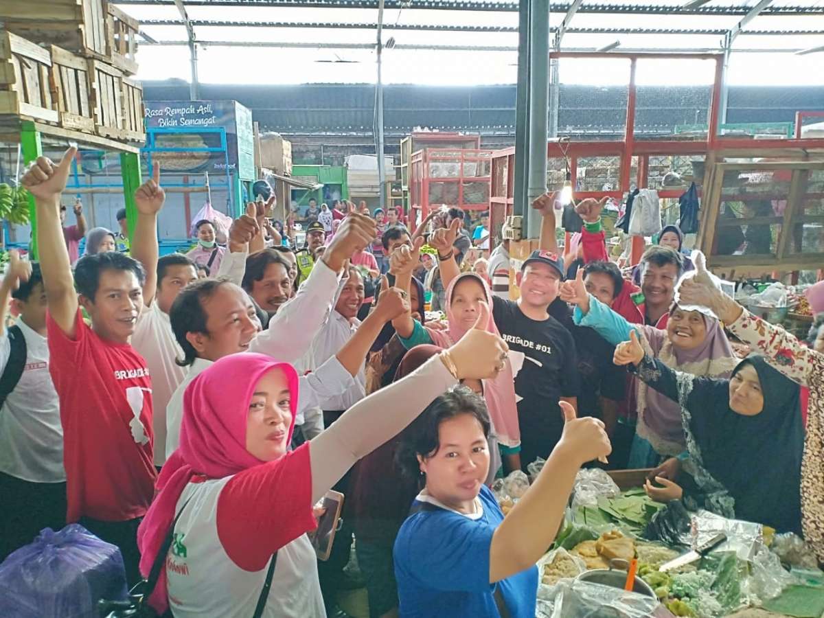 Blusukan Pasar, Husein Kampanyekan Jokowi