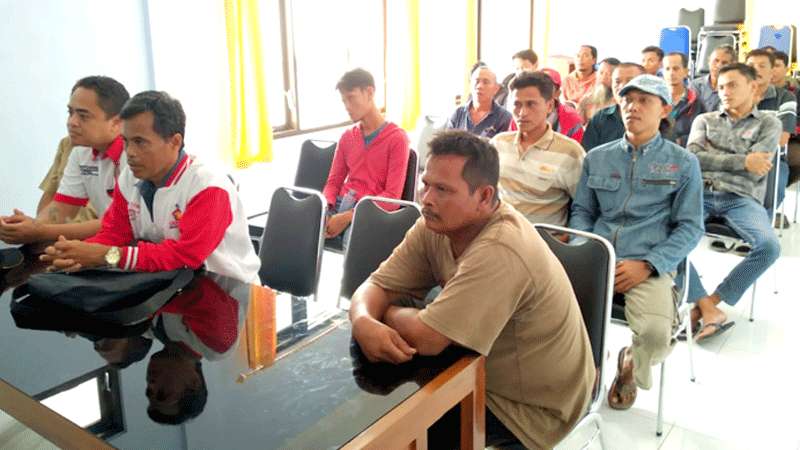 Juru Parkir dan PKL di Pasar Petanahan Kebumen Bersitegang