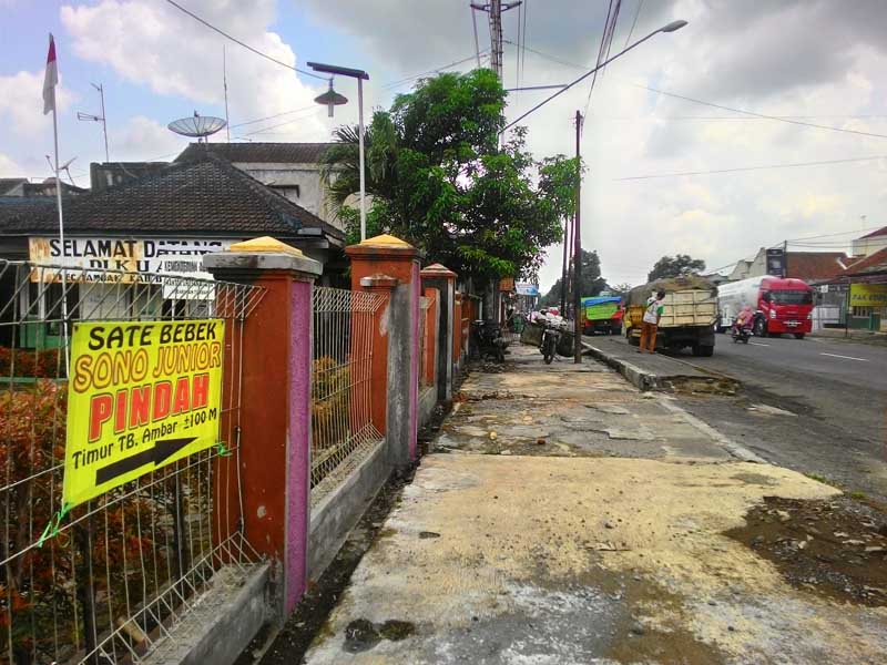 Tergusur, Tak Ada Relokasi Pedagang