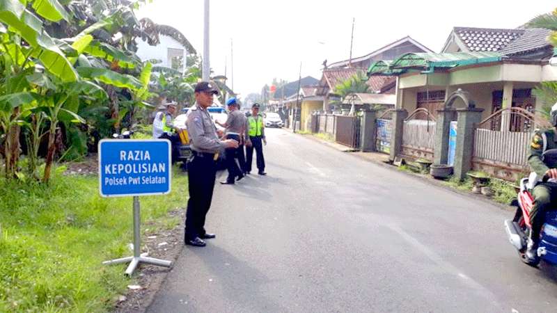 Razia Kendaraan Polsek  Purwokerto Selatan, Kelengkapan Kendaraan Diperiksa