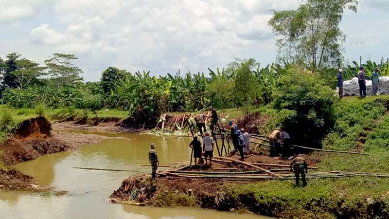 Tanggul Jebol di Sungai Telomoyo Akhirnya Ditangani