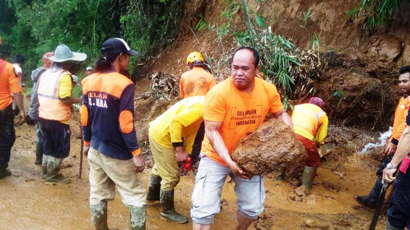 Tanjakan Sikelir Tertutup Longsor, Akses ke Dieng Terputus