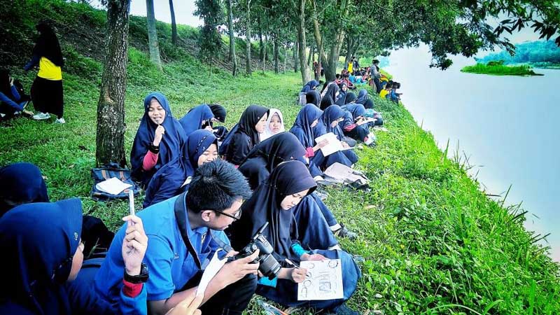 Lomba Membuat Puisi di Bendung Slinga