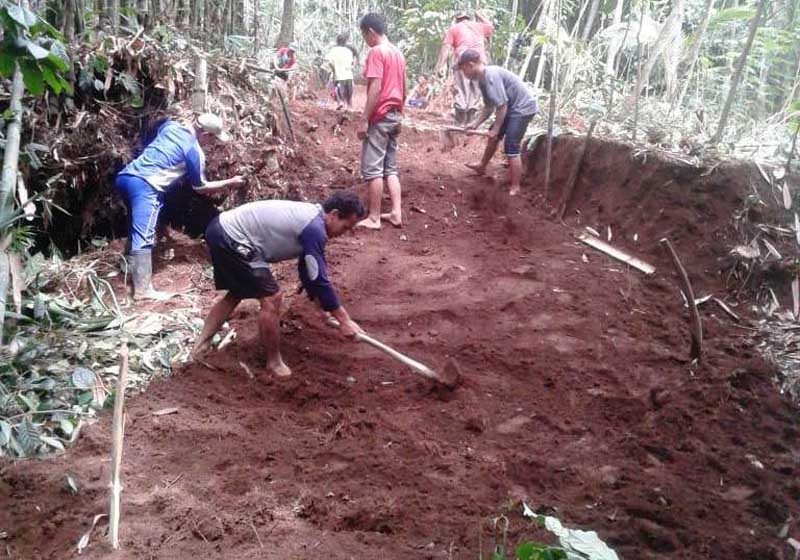 Warga Swadaya Bangun Jalur Baru