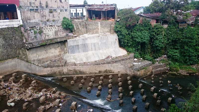 Sungai Gemuruh Dipenuhi Sampah