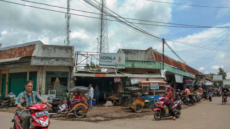 Relokasi Terkatung-Katung, Pasar dan Terminal Adipala Pemicu Kemacetan